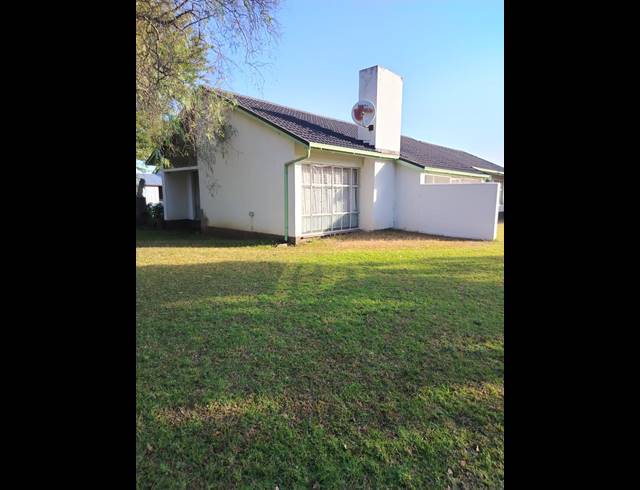3 BEDROOM FREEHOLD FOR SALE IN BARRY HERTZOG PARK